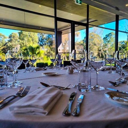 Holiday Inn Warwick Farm, An Ihg Hotel Exterior photo