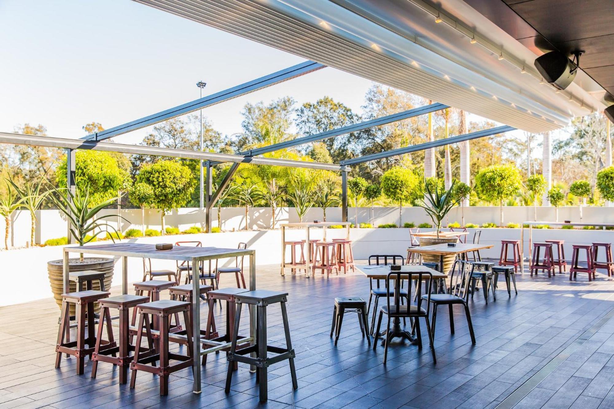 Holiday Inn Warwick Farm, An Ihg Hotel Exterior photo