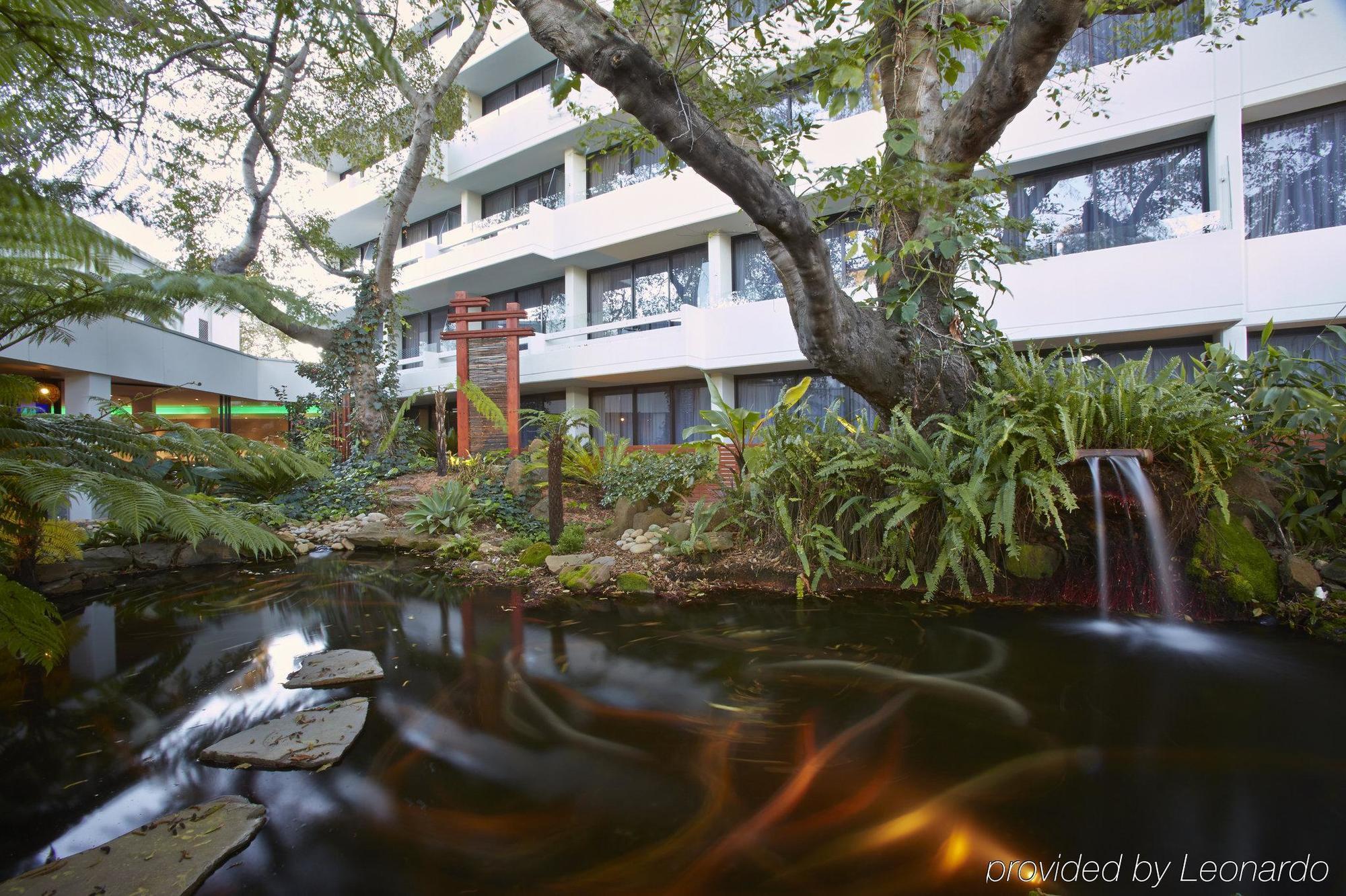 Holiday Inn Warwick Farm, An Ihg Hotel Exterior photo